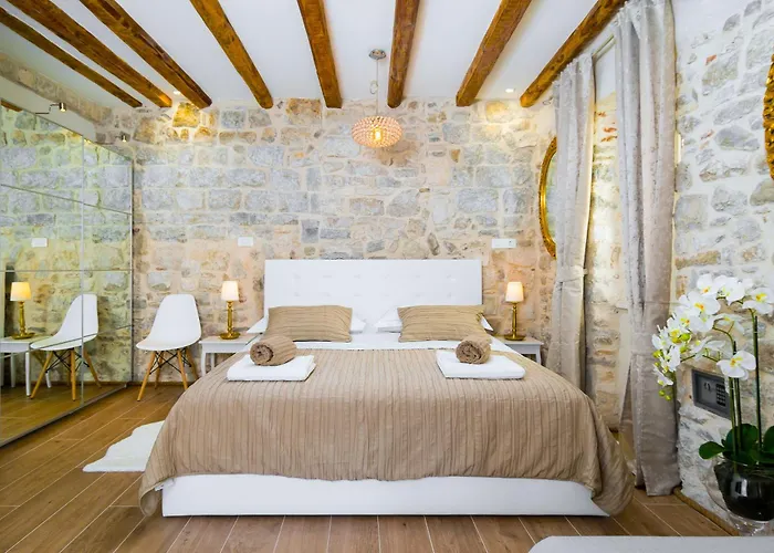 The Palace Collection In Centre Apartment Split