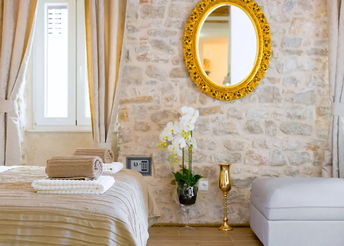 The Palace Collection In Centre Split