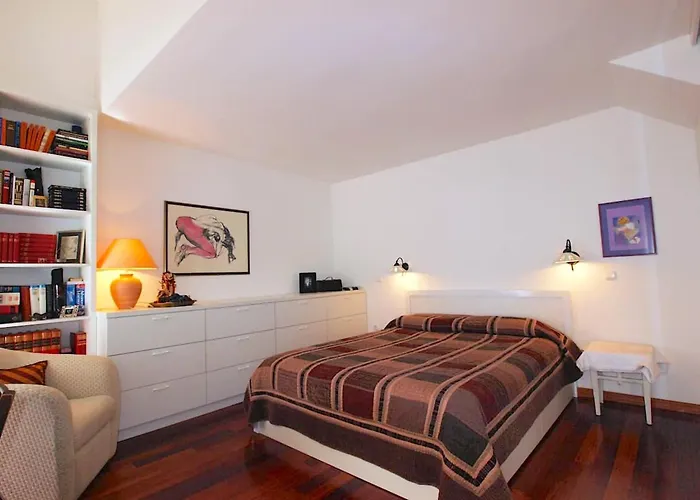 The Palace Collection In Centre Apartment