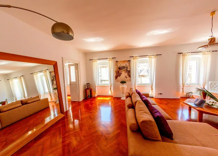 The Palace Collection In Centre Apartman *