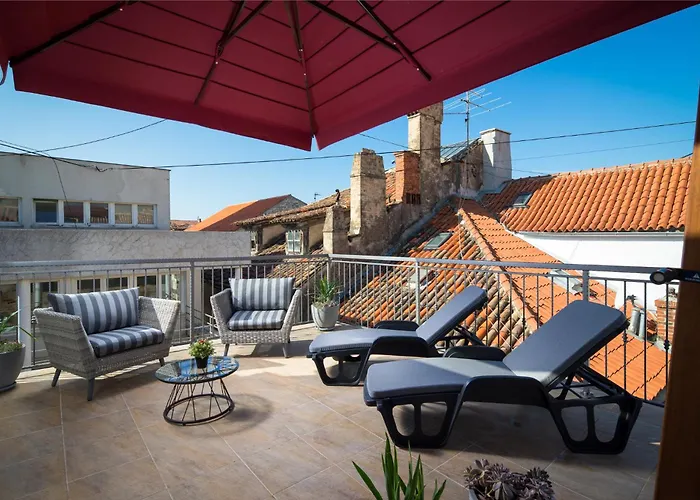 The Palace Collection In Centre *