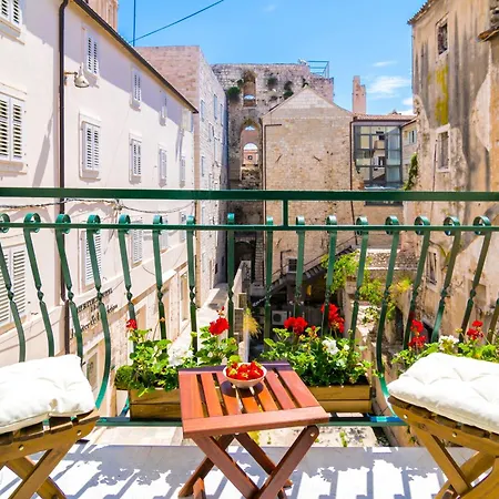 Daire The Palace Collection In Centre Split