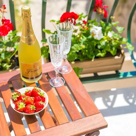 The Palace Collection In Centre