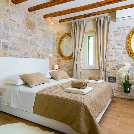 Apartman The Palace Collection In Centre Split