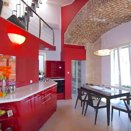 The Palace Collection In Centre