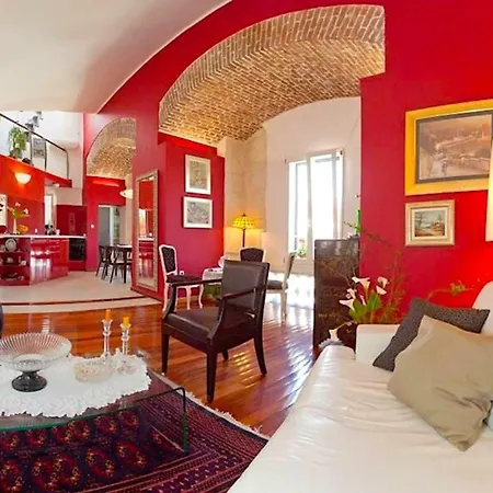 The Palace Collection In Centre *