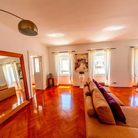 The Palace Collection In Centre Apartmán *