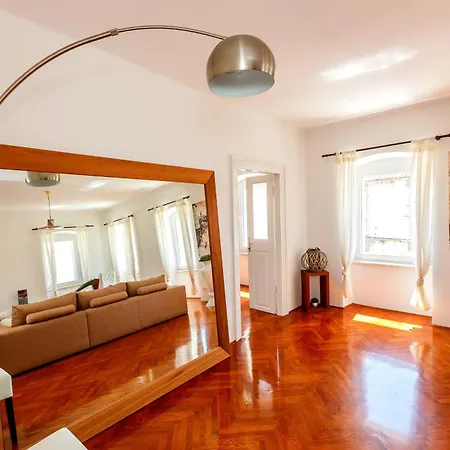 Apartman The Palace Collection In Centre Split