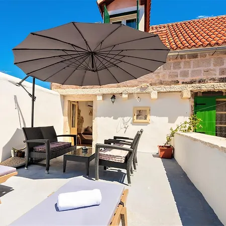 The Palace Collection In Centre Split