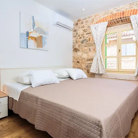 Apartman The Palace Collection In Centre Split