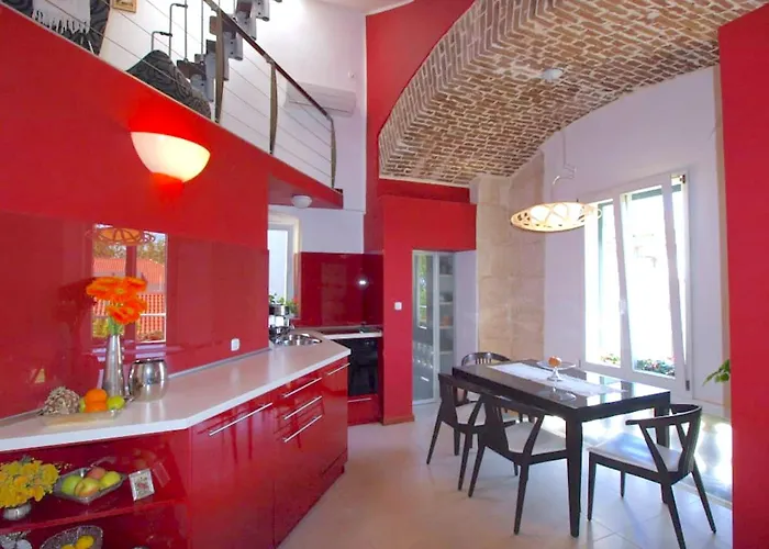 The Palace Collection In Centre