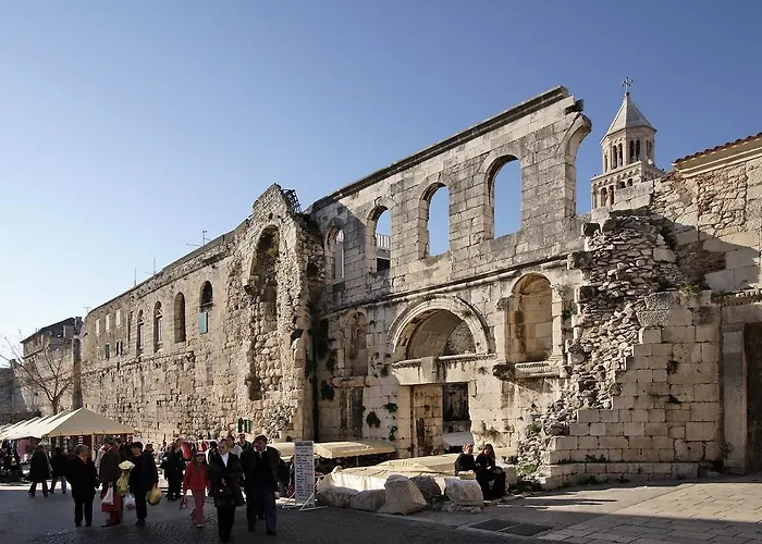 The Palace Collection In Centre Daire