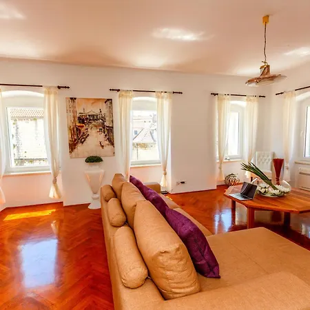 The Palace Collection In Centre Apartament Split